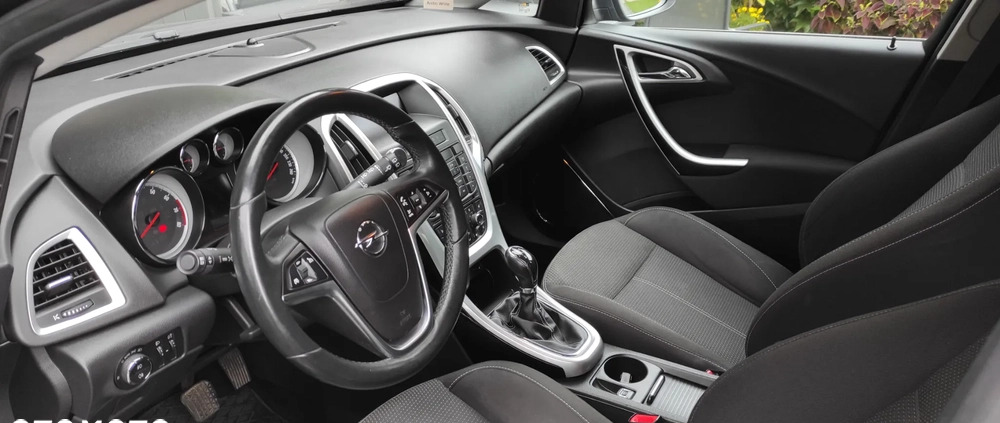 Opel Astra cena 32900 przebieg: 100500, rok produkcji 2011 z Puławy małe 137